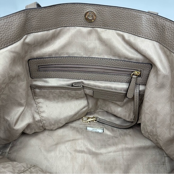Michael Kors Tan Tote with Gold Charm - Picture 3 of 4